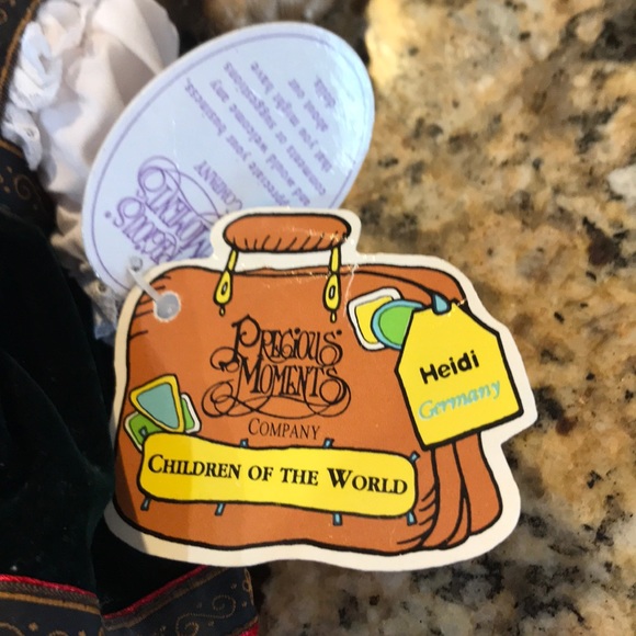 *Feature* NEW Precious Moments Heidi Germany Doll - Picture 4 of 5